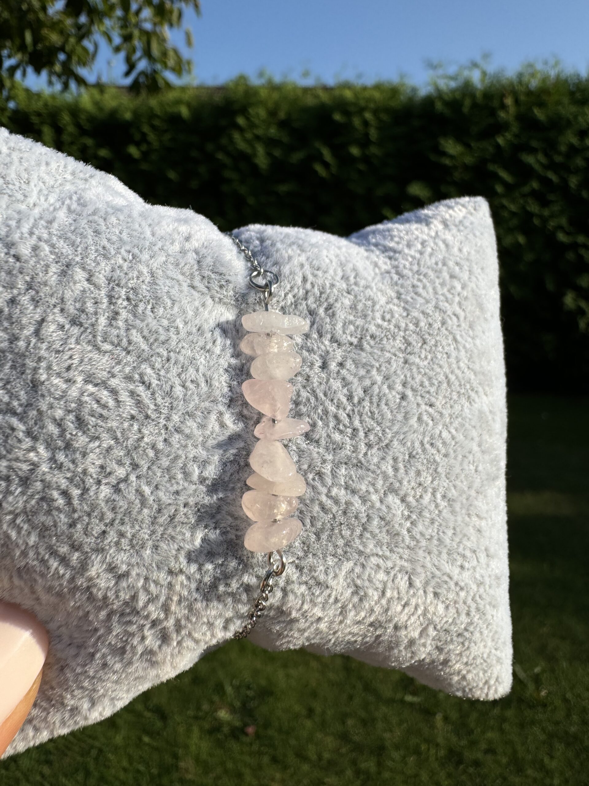 Bransoletka z kwarcem różowym ze stali chirurgicznej - obrazek 2